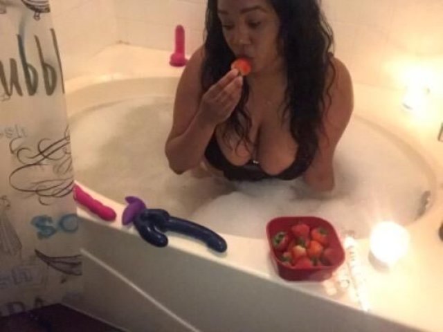 💦💦 Horny ass Slut cum over 🥥🥥 - 1