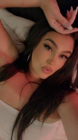 THICK CURVY LATINA AVAILABLE IN COMMERCE - 1