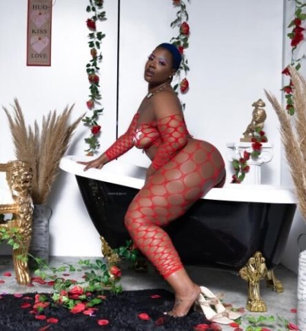EXPERIENCE A EROTIC CHOCOLATE GETAWAY 🍫🌹🕯 2 girls available - 1