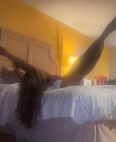 Alexis 😽😛 from the yellow house doing doughnuts🍩 on the d🍆ck!!! - 1