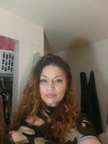 Curvy so yes I am a thick in all the right places, very seductive. - 1