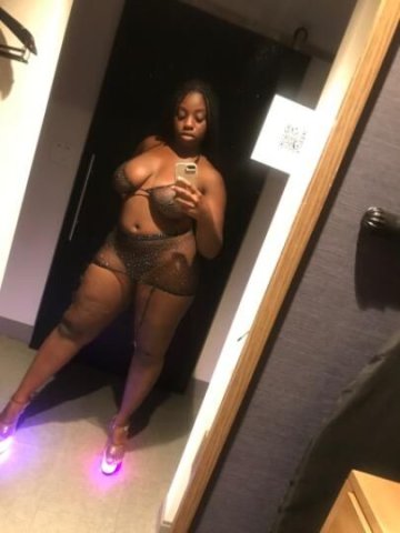 choclaye curvy bombshell - 1