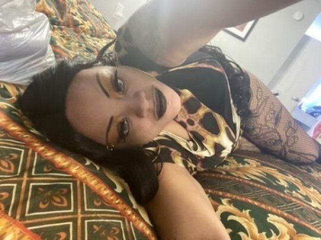Brazilian bombshell providing the head in the game - 1