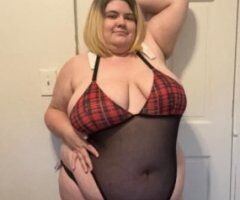 Big ass blonde snow buddy - Image 4