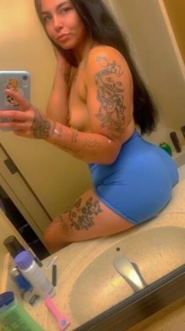 Juicy Wett Tight Pussy 💦🍑 - 1