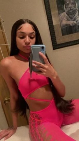 Looking for a good time filled with Roses 🌹 💕 - 1