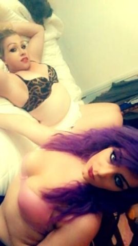 Hey baby, ever had a threesome👩🏼‍❤️‍💋‍👩🏻✨💖 - 1