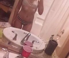 cum see a sexy babe and be treated right. 😘💦 - Image 5
