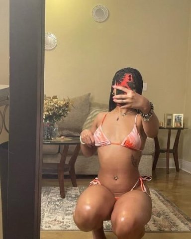 college Hottie‼💦😮‍💨😜 willing to travel 90 mins - 1