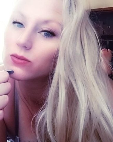 Beautiful blonde bombshell fun sized - 1