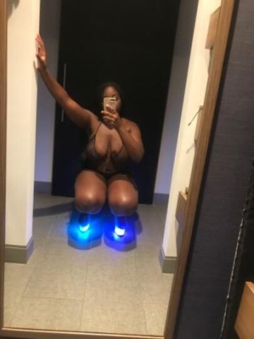 Curvy Chocolate Bombshell $200 outcall special - 1
