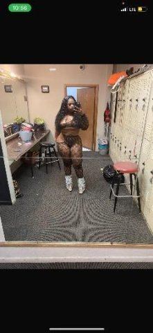 Beautiful sexy curvacious ebony looking to please you - 1