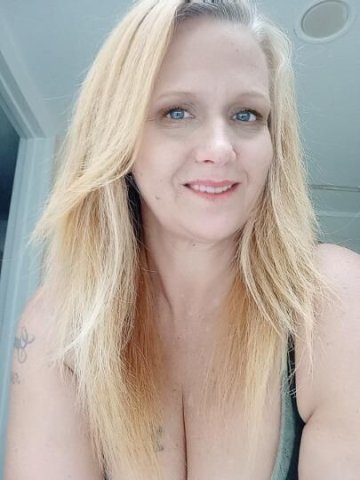 hot older seeks your cock... - 1