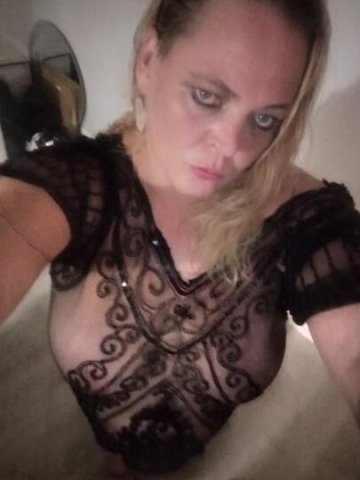 Blondes have more fun and definitely play harder! - 1