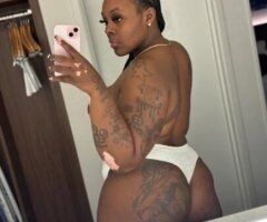 sexy starr back in town - Image 3