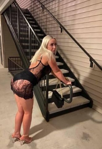 Rose 🌹 in town this weekend - 1