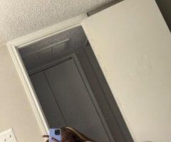 Dallas escorts - Chocolate Petite Freak
