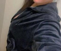 beautiful white girl with small waist and a fat ass - Image 2