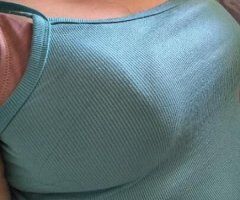 latina woman available! - Image 1