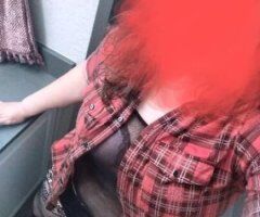 latina woman available! - Image 2