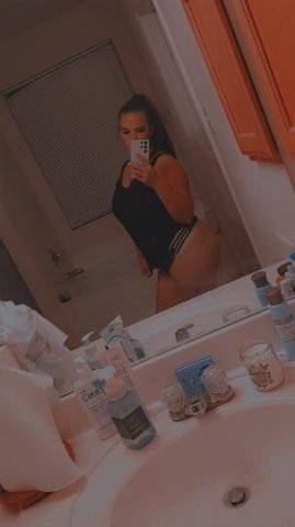 Thick and sexy sno bunny ready to play‼🫦 - 1
