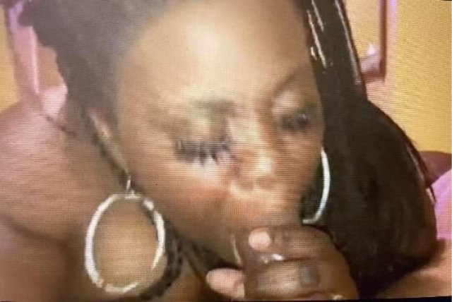 EBONY MILF💋💦👄👅SLOPPIEST BJ PUT A TOWEL DOWN! - 1