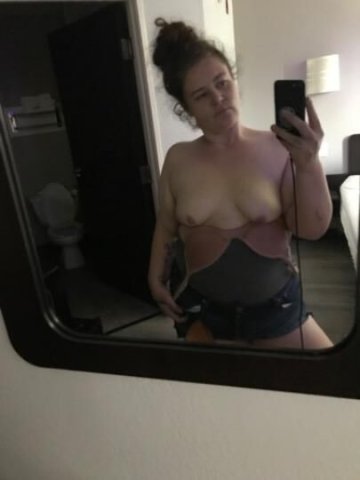 Hi I'm Courtney and a stupid bitch who wants to fuck everyone. i have no rates and no deposit! - 1