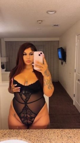 Juicy Curvy Armenian mami 💋 - 1