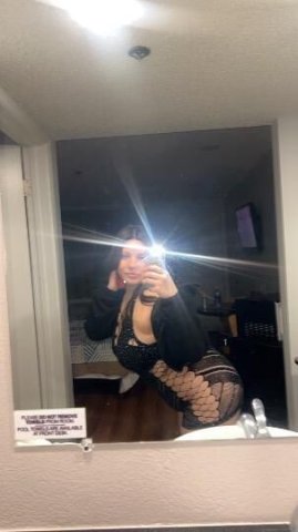 A fee to see me baby 🥰 - 1