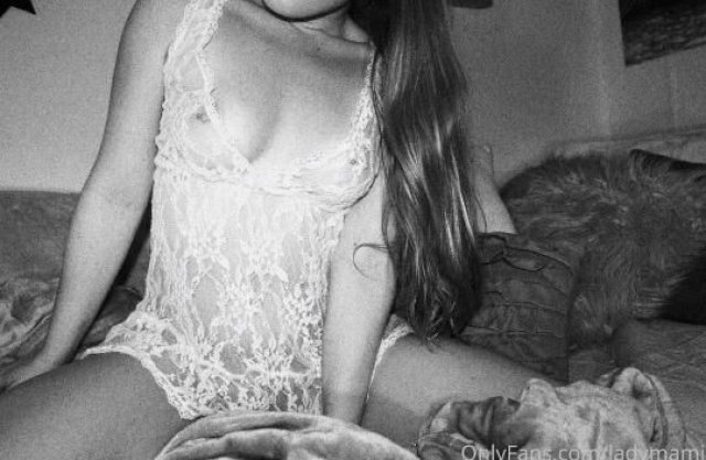 Outcall white girl 🍑 - 1