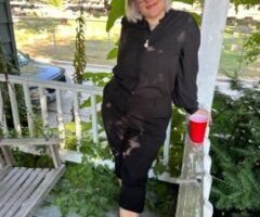 escorting - Image 1