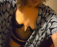 Minneapolis / St. Paul escorts - available for inxalls and iutdo9po9p