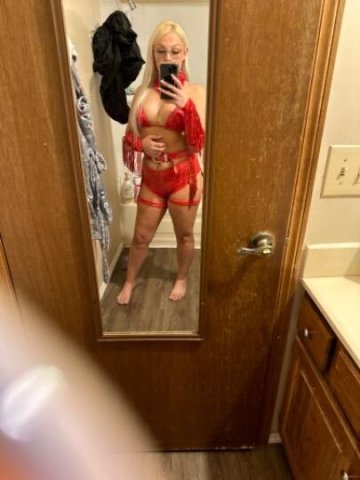 Blonde Bombshell looking for some fun ! - 1