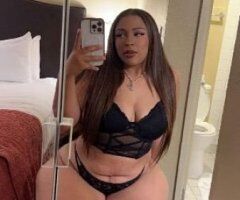 thick light skin with AMAZING CURVES 🍑 - Image 2