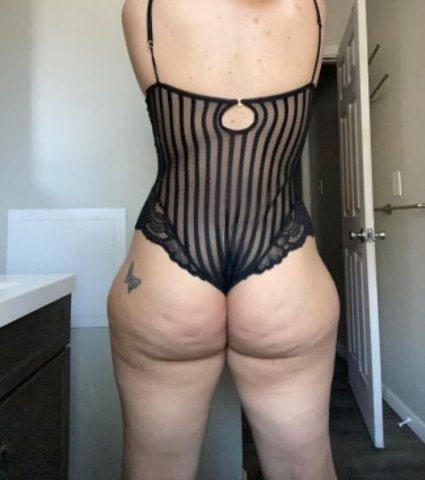 Book Khloe to help you Relax 😘 - 1