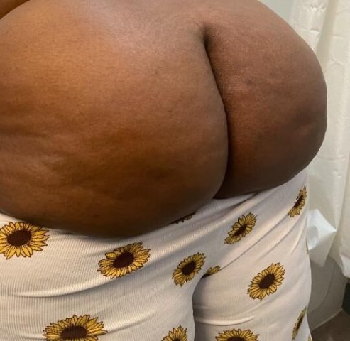BIG BOOTY FREAK 😘 - 1