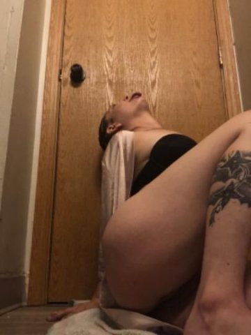 Fun,Young,Deep Throat Snowbunny come enjoy yourself 😘😝😋 - 1