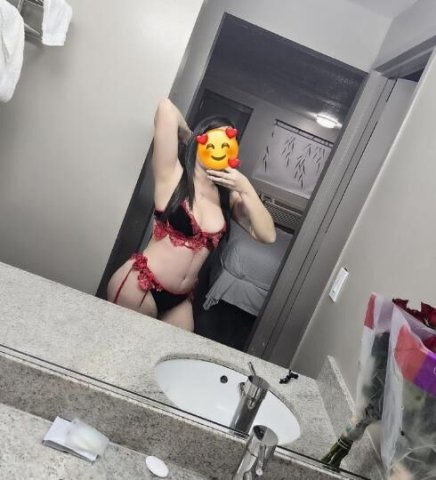 CALIENTE Y HERMOSA LATINA 👅🫦🤤 - 1