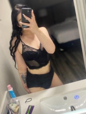 THICCC WHITE PRETTY GIRL! - 1
