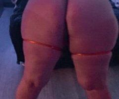 Hot sexy MILF visiting - Image 4