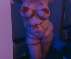 Hot sexy MILF visiting - Image 7