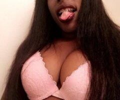 pretty and petite - Image 2