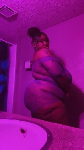 New In Town 👿👿 xxxtra-thick Chocolate milkshake 💦👿 - 1