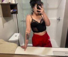 thicc pretty smile white girl wet - Image 2