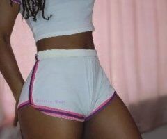 🔑READ THE AD ⚠ Hey Babes 💕 Beautiful Bronzed Goddess Perfect and Petite 🤏🏽 - Image 1