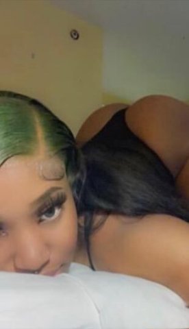 pretty lil purr😻 with a round 🍑and deep 🍆throat - 1
