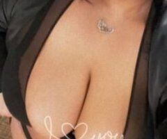 Minneapolis / St. Paul escorts - Busty Caramel Princess. 😍