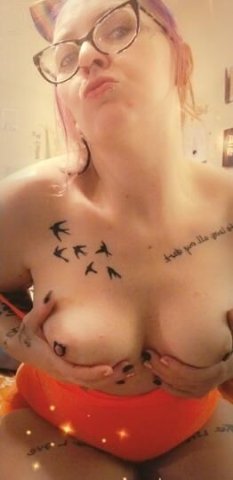 bombshell lizzy luxx returns to hickory - 1