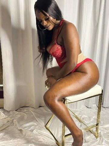 New In town Chocolate Goddess - 1