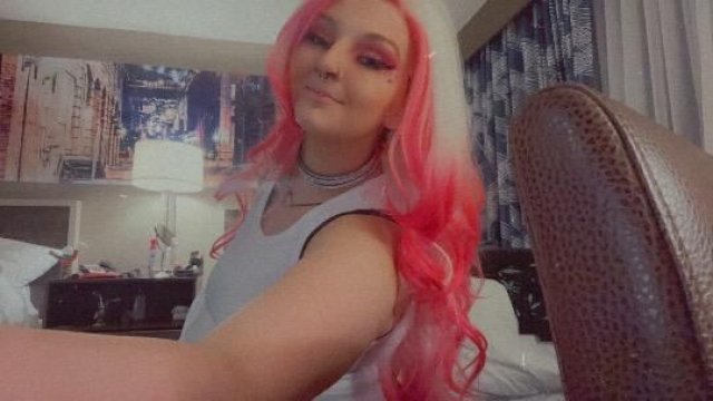 sexy, smart! tight and right ! come see for yourself no deposits ! - 1